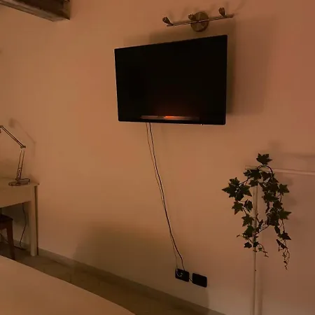 In Cozy Warm Stylish Bed & Breakfast Torino